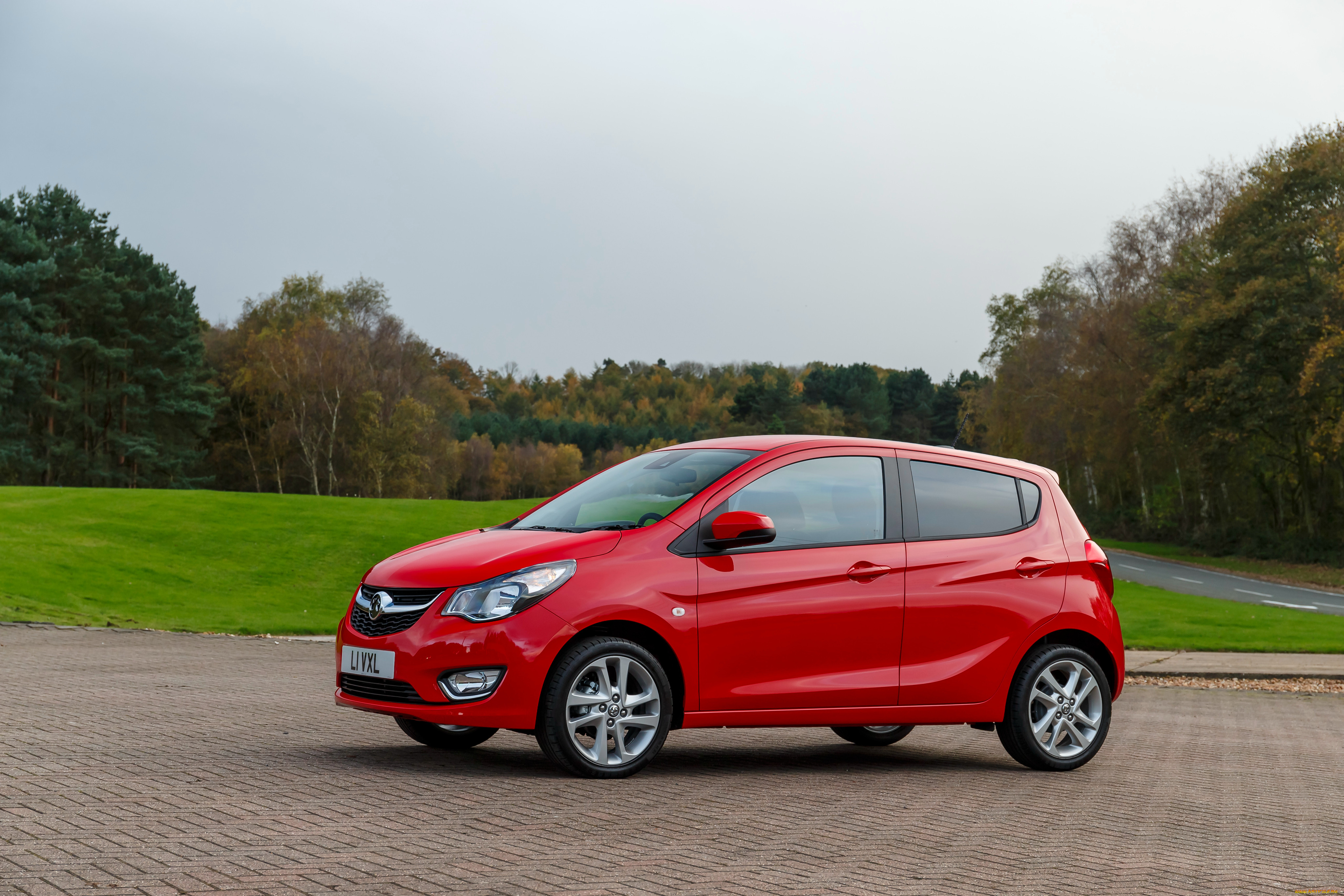 Эффективные машины. Vauxhall Viva 2015. Машины хетчбэки. Vauxhall Viva Red. Машина хэтчбек для девушки с описанием.